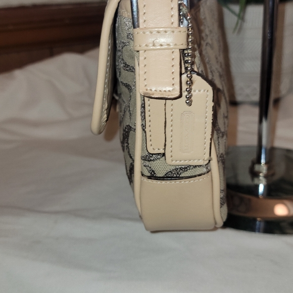 🔥 Coach Signature Bucket Flap Bag 🎒 - Picture 3 of 8